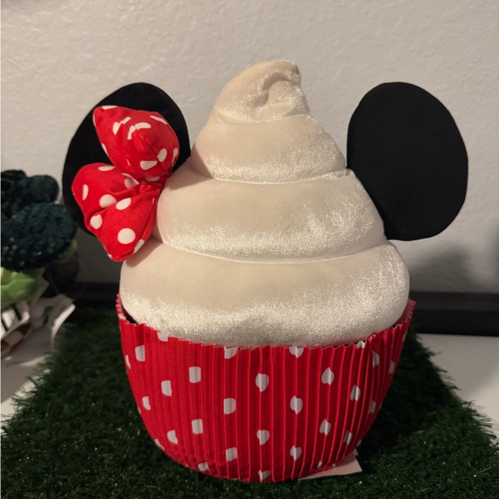 Minnie cupcake ice cream plush smells like chocolate